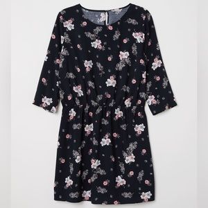 🌻3 for $25 SALE- H&M+ Floral Knee Length Dress